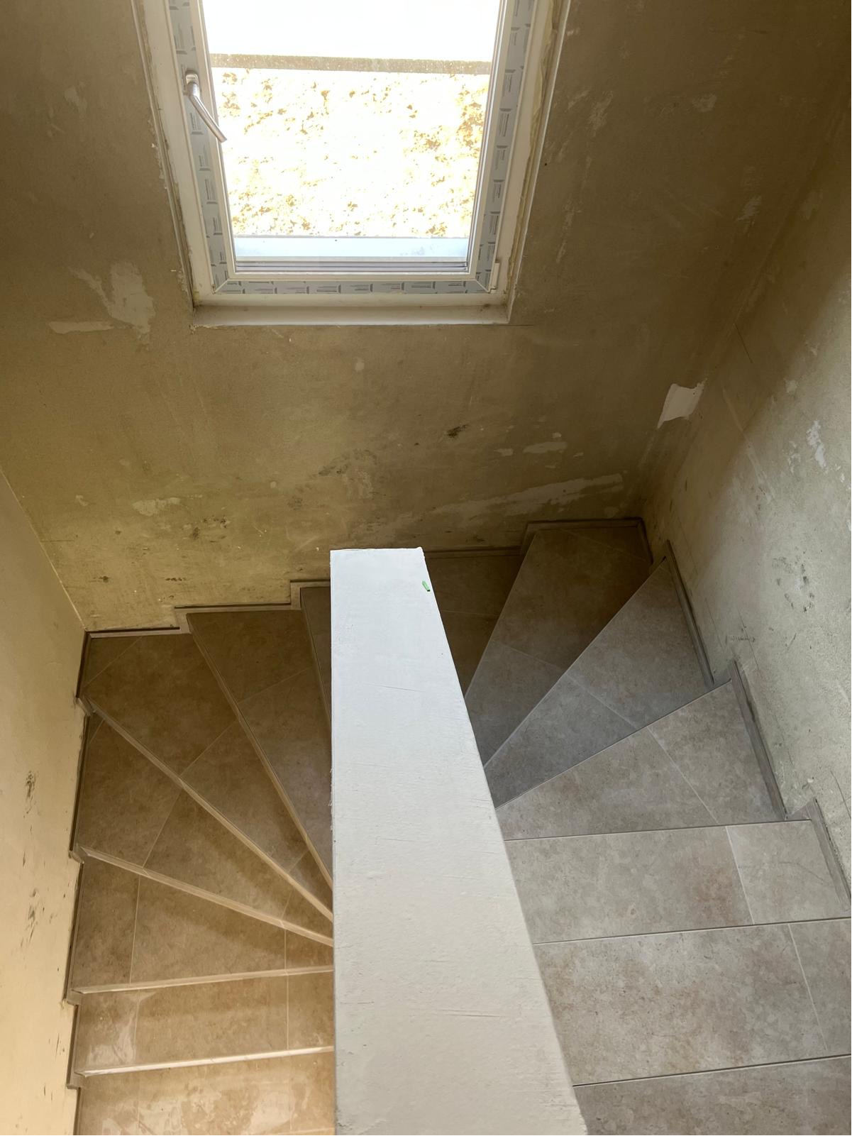 Treppe mit Plattenbelag